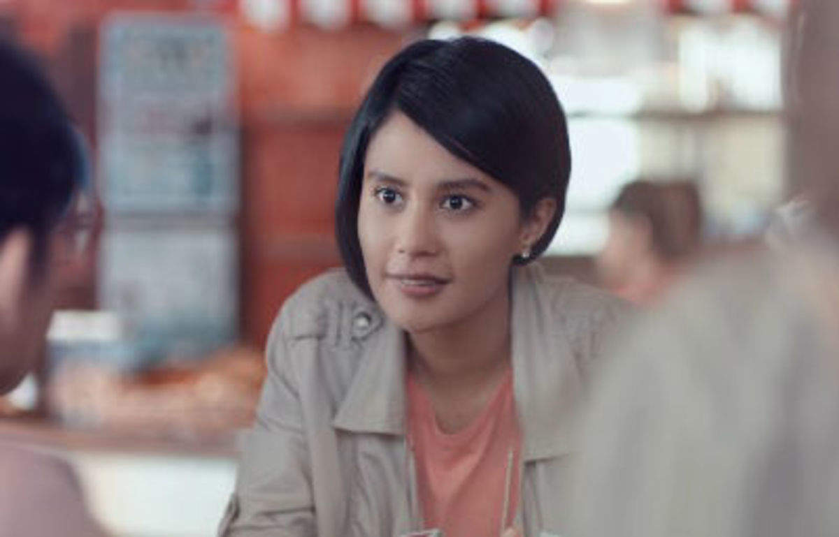 Airtel TV Ad: The Airtel Girl is trying hard to prove her network is the  fastest via this ad campaign, ET BrandEquity