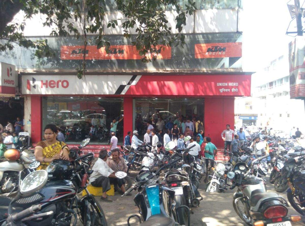 Hero maestro discount showroom near me