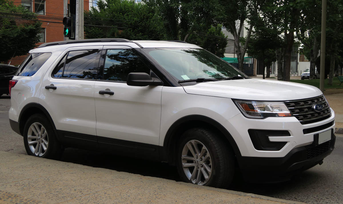 Ford Explorer Ford Recalls 17 Ford Explorer Suvs Auto News Et Auto