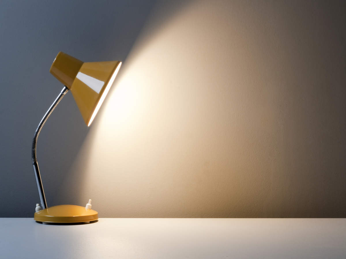 How to Achieve the Perfect Desk Lamp Placement