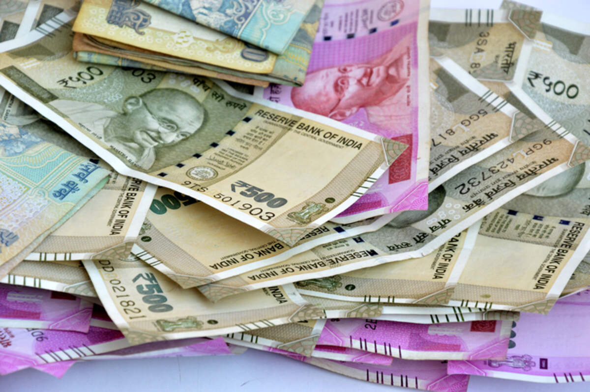 Rupee Against Us Dollar Rupee Falls 22 Paise To 75 95 Against Us Dollar In Early Trade Auto News Et Auto