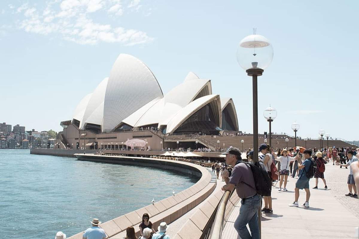 Aus tourism industry facing 40% downturn amid travel ban, Travel ...