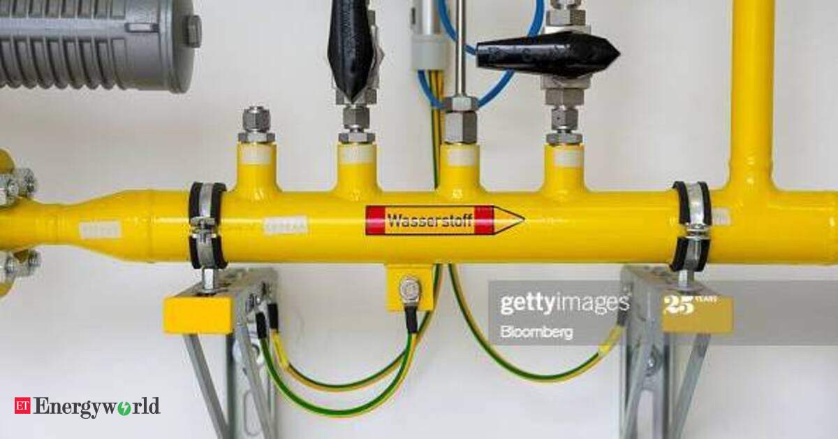 natural gas Snam and Baker Hughes test first hydrogen hybrid turbine