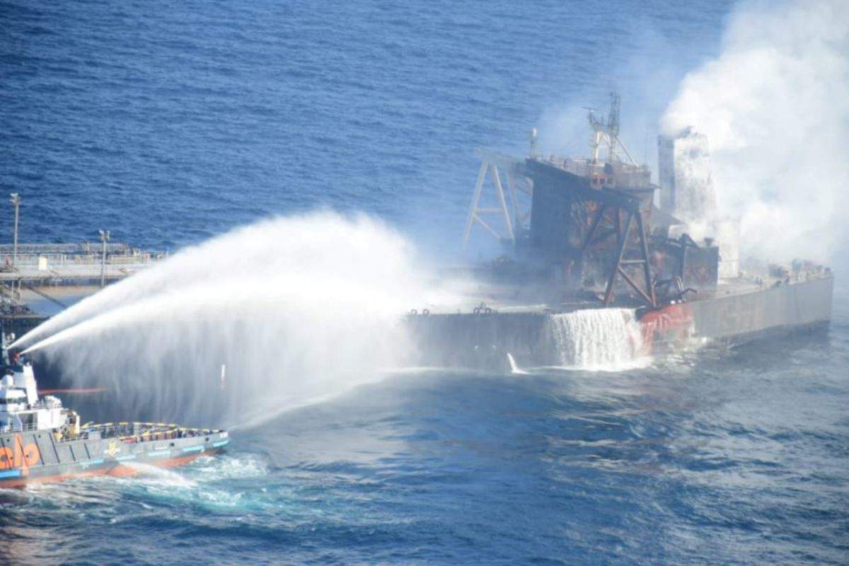 sri lanka: Fire onboard oil tanker off Sri Lanka's coast completely extinguished : Navy, Energy News, ET EnergyWorld