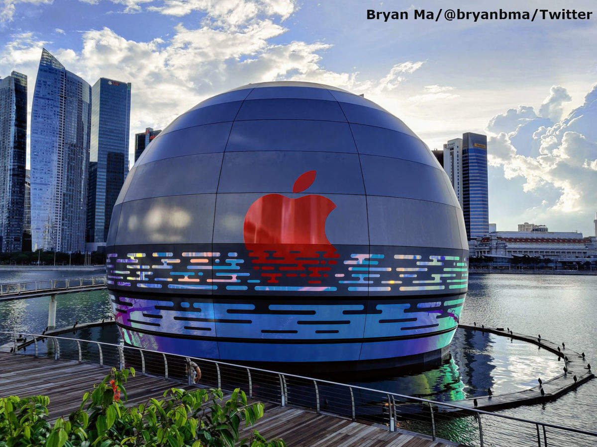 Apple's First Ever 'Floating' Store Opens Up in Singapore - News18