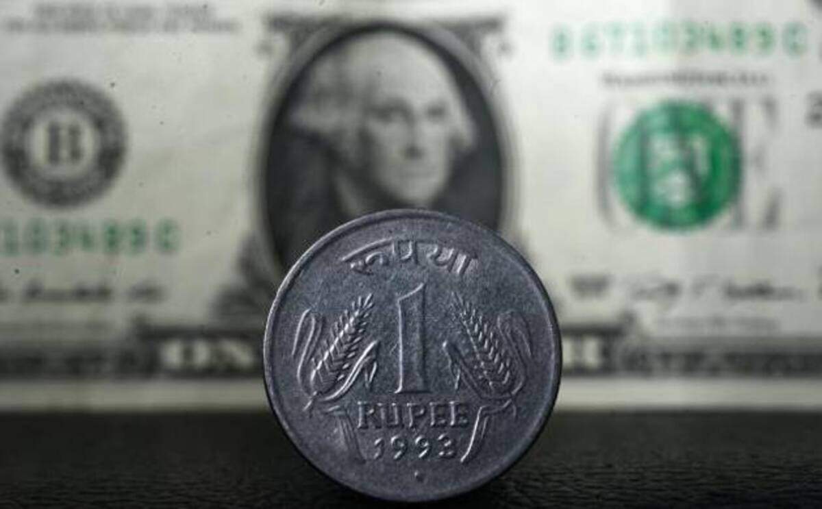 Indian Rupee Rupee Logs 3rd Straight Gains Up 11 Paise Against Us Dollar Auto News Et Auto