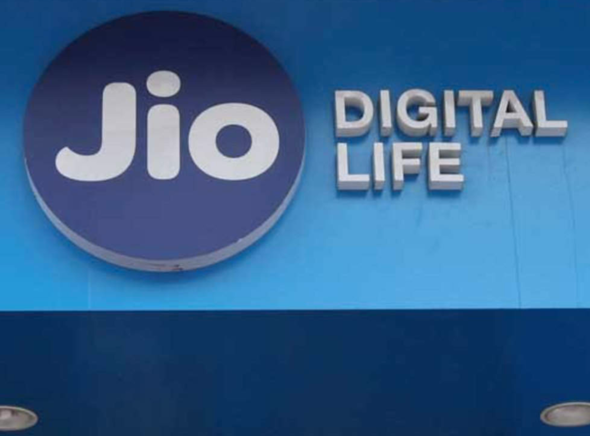 reliance jio: jio fought back vs airtel in q4, but subscriber war to intensify, telecom news, et telecom