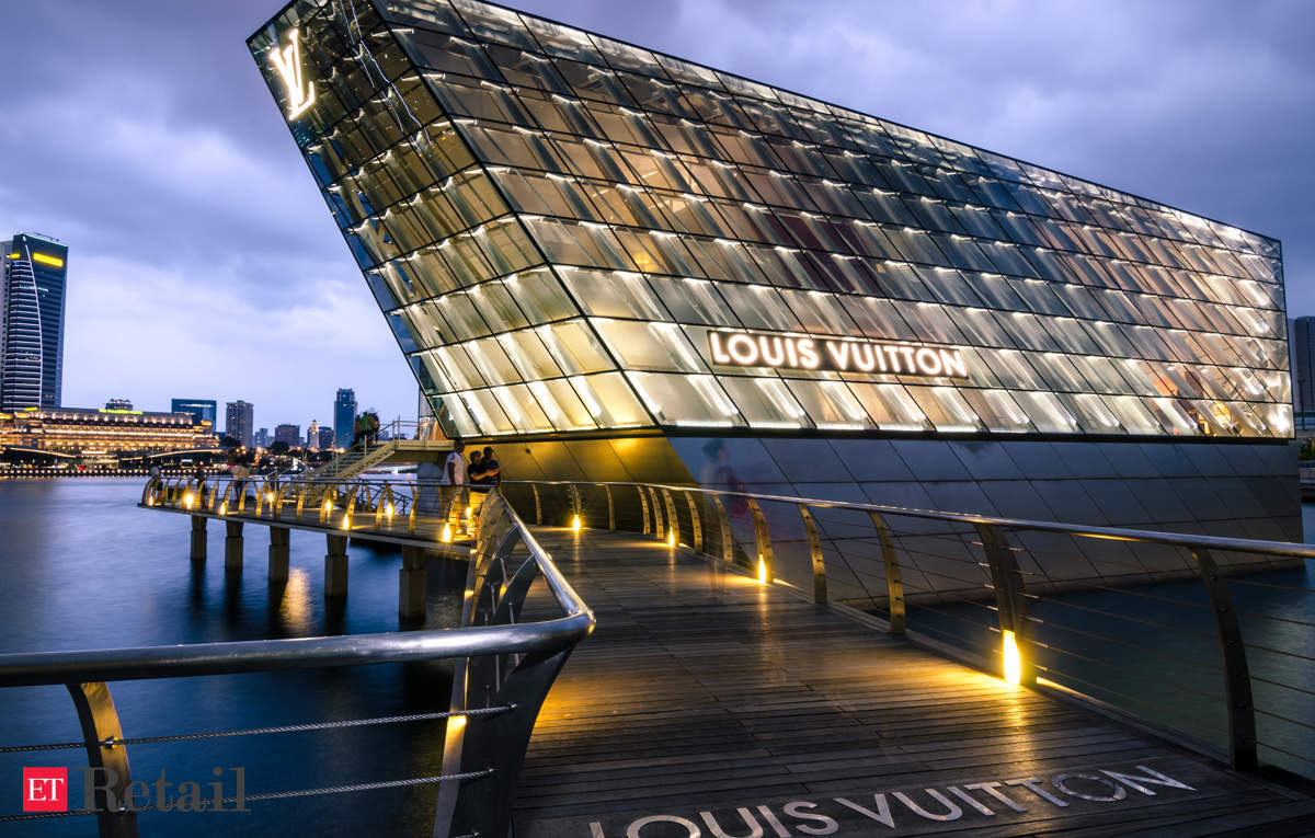 Singapore - Louis Vuitton Store in the middle of water: Clicked