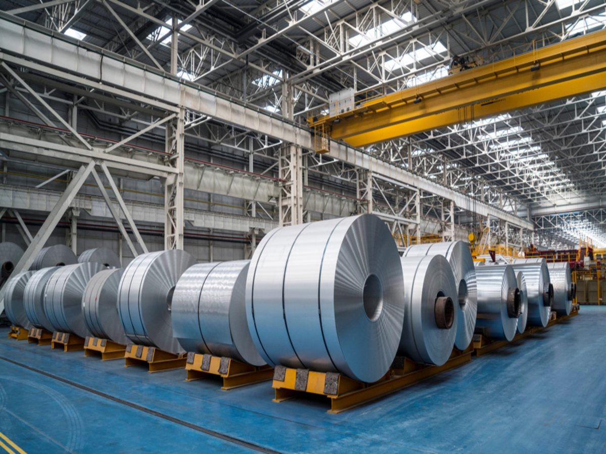 London aluminium hits 10-year high on supply worries