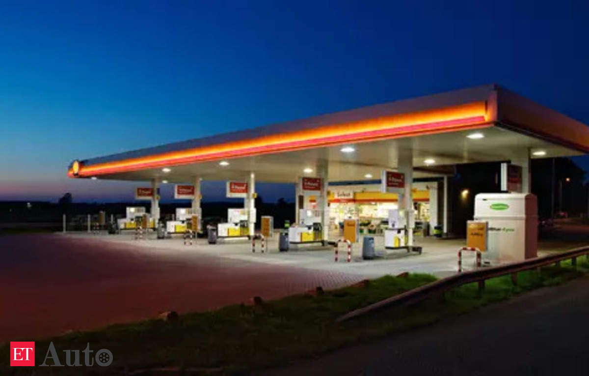 paris-france-petrol-prices-sign-outside-total-gas-station-stock-photo