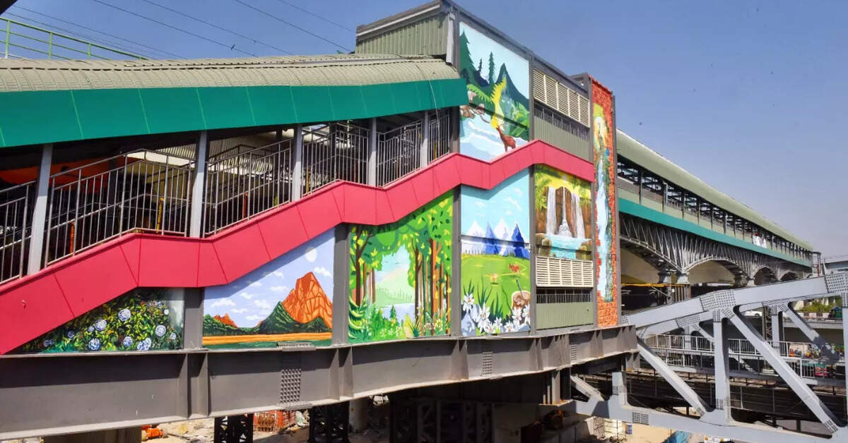 Rrts Foot over bridge with travelator to connect Sarai Kale Khan RRTS