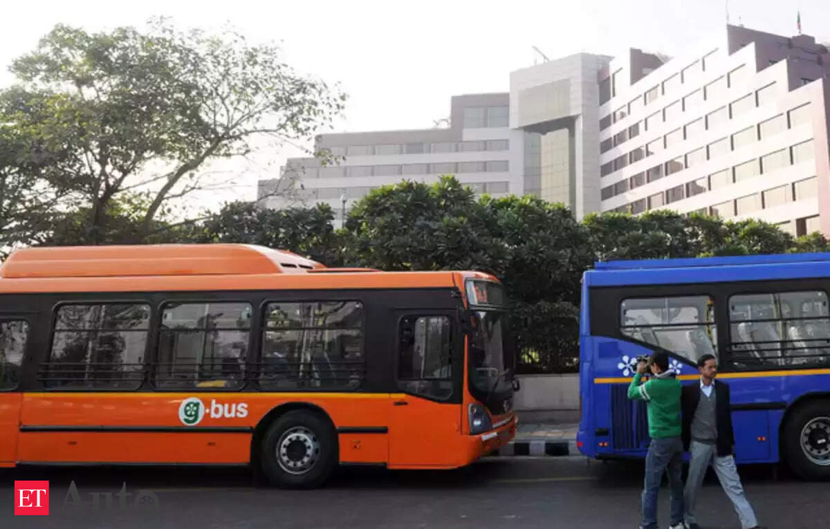 Private Bus Challan Now, challans also for pvt buses not following lane discipline in Delhi, ET