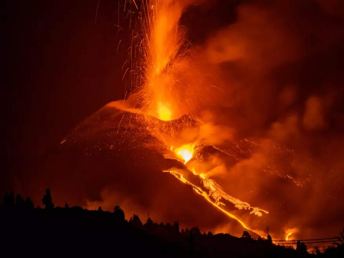 Volcano eruption on Spanish island of La Palma attracts visitors, ET  TravelWorld