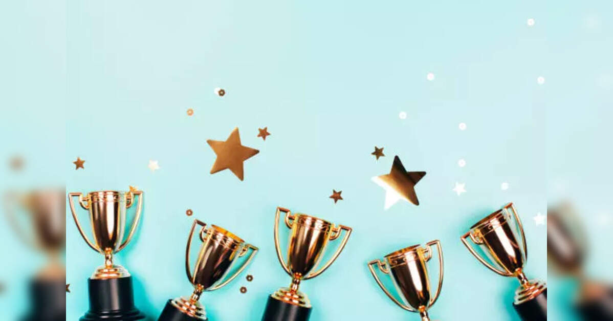 Rewards And Recognition: Developing the rewards & recognition strategy ...