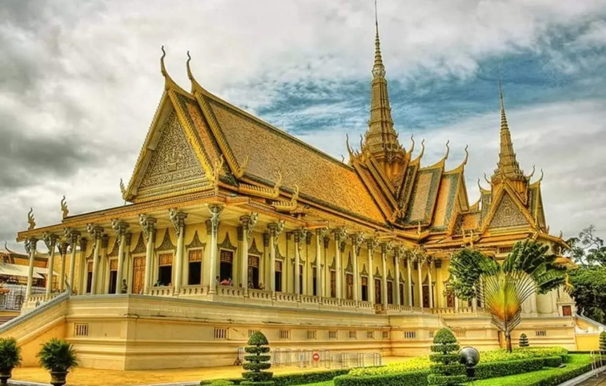 Cambodias Royal Palace To Reopen For Tourists From December 1 