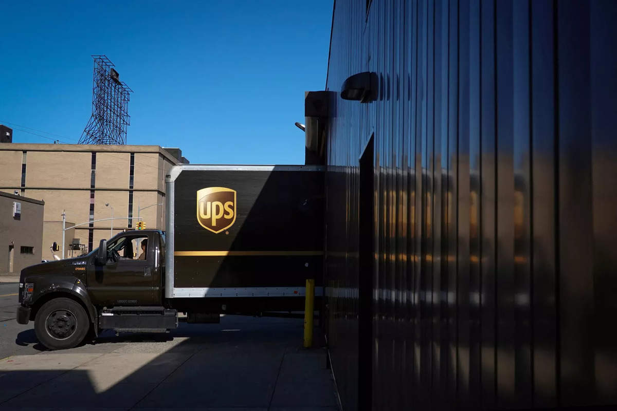 UPS to hire over 100,000