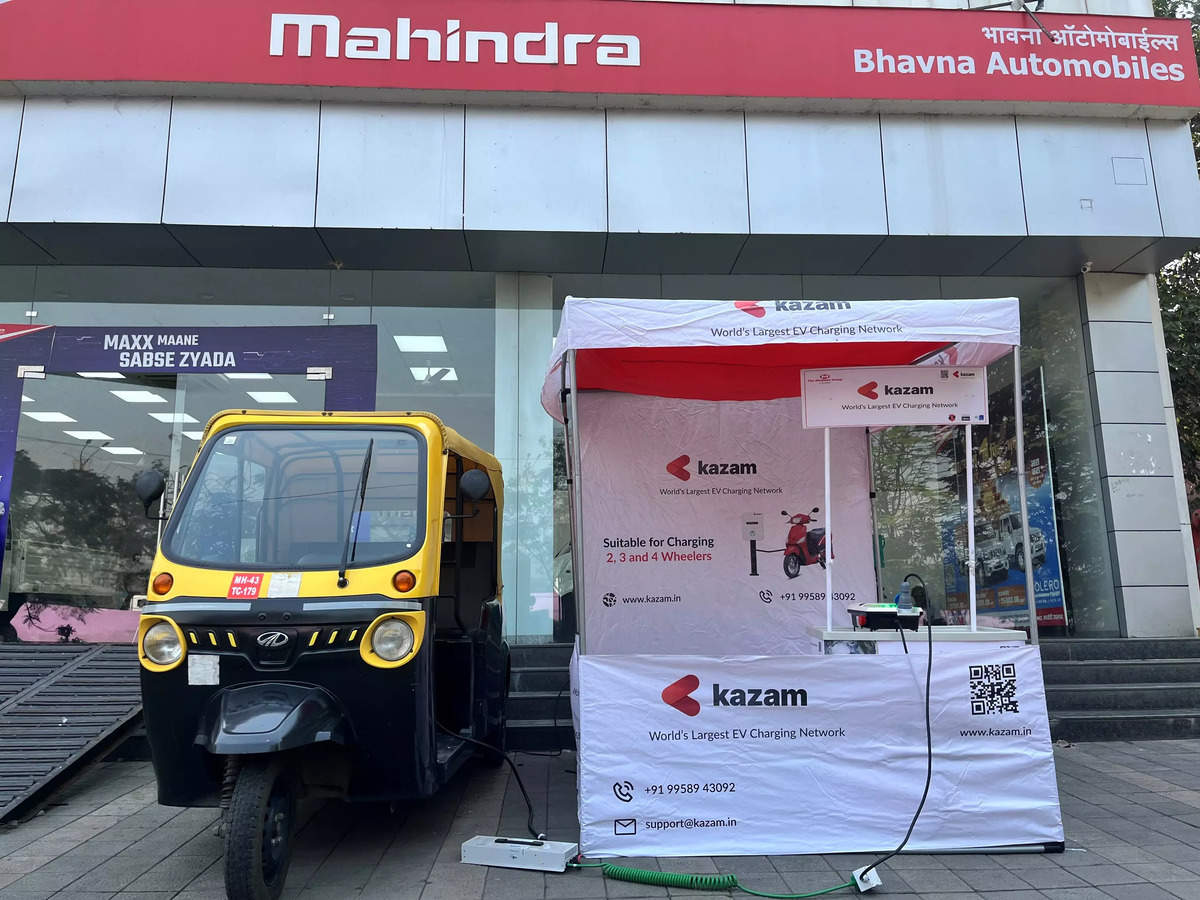 Mahindra deals toto showroom