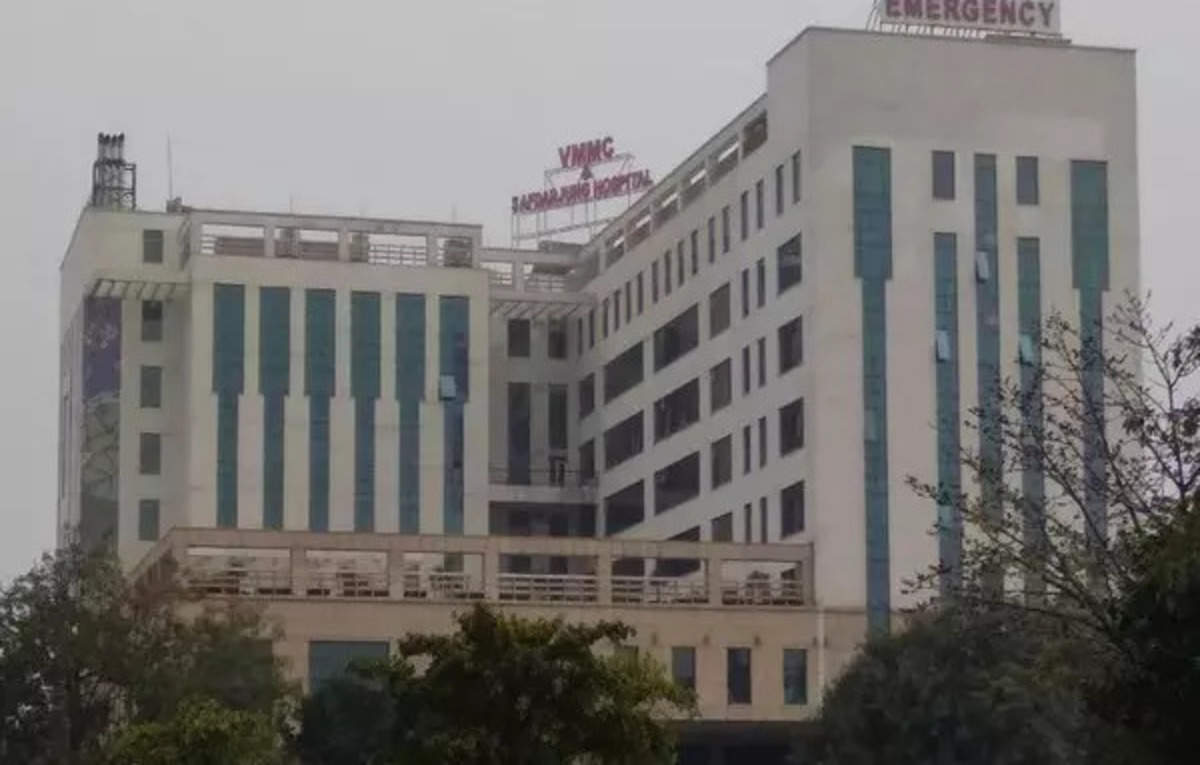 After scam arrest, surgery resumes in Delhi’s Safdarjung hospital – ET HealthWorld